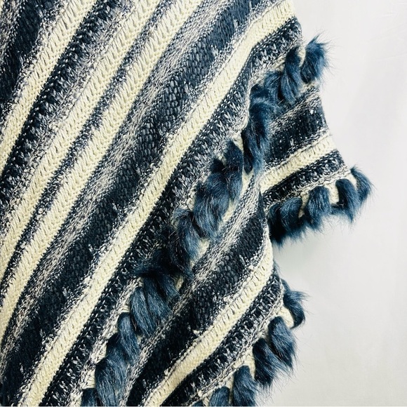 Chico’s Women’s Sz S/M Cream, Blue & Metallic Stripes Pullover Sweater Poncho - Picture 3 of 7